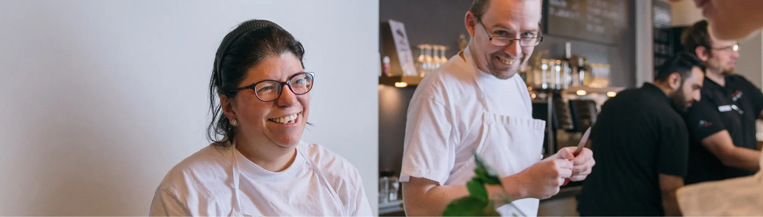 Mitarbeiter im Gespräch in der Gastronomie